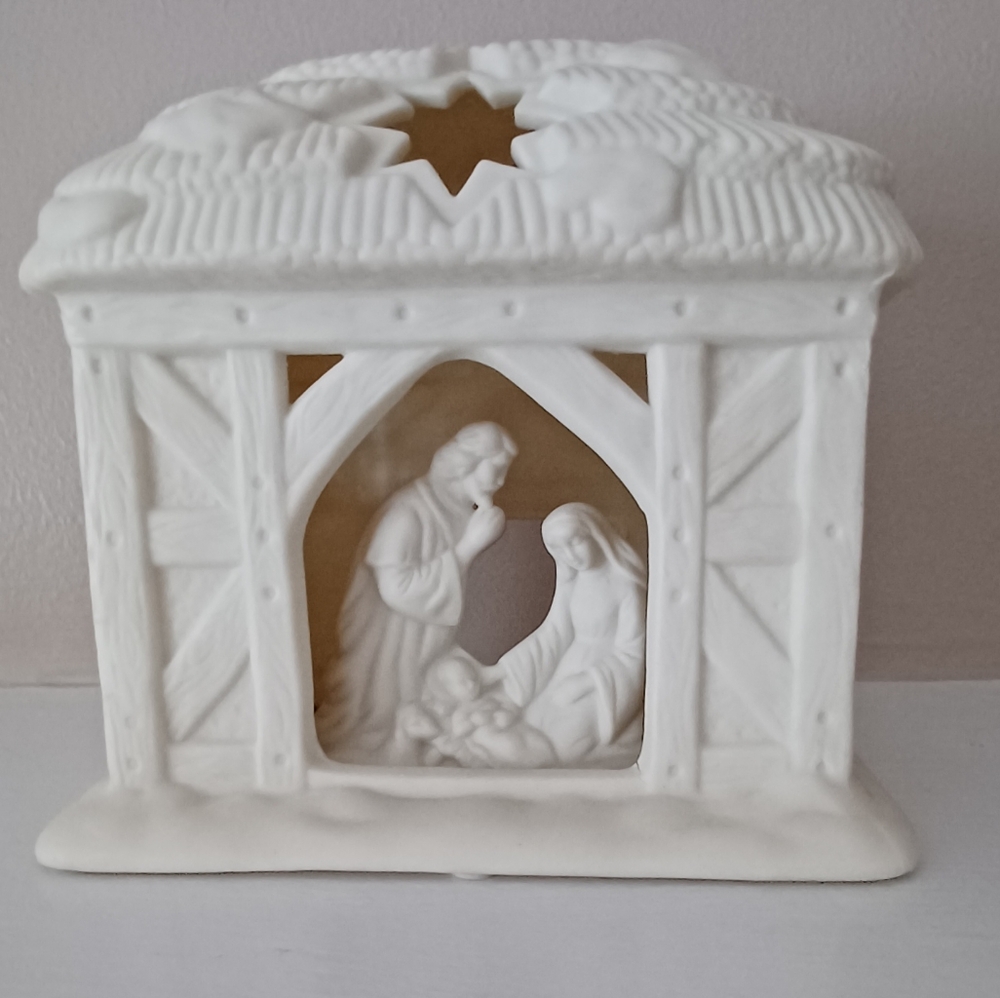 EUC PartyLite Ivory Bisque Porcelain Nativity Tealight House